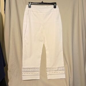 J M Collection White dressy lace Capri pants, NEW